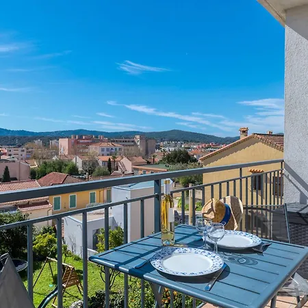 Daire Renove Centre Lavandou Avec Terrasse - Fr-1-816-10 *