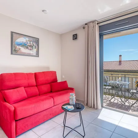 Daire Renove Centre Lavandou Avec Terrasse - Fr-1-816-10