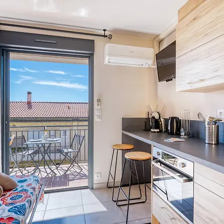 Daire Renove Centre Lavandou Avec Terrasse - Fr-1-816-10 Le Lavandou
