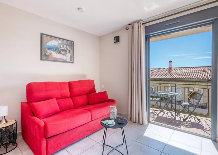 Апартаменты Renove Centre Lavandou Avec Terrasse - Fr-1-816-10