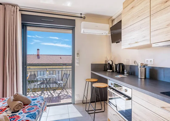 Апартаменты Renove Centre Lavandou Avec Terrasse - Fr-1-816-10 Ле-Лаванду