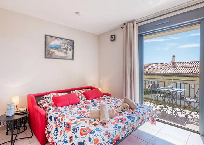 Renove Centre Lavandou Avec Terrasse - Fr-1-816-10