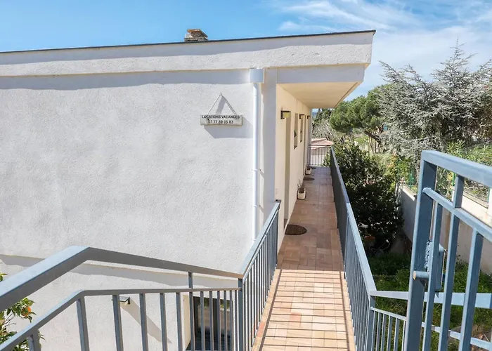 Renove Centre Lavandou Avec Terrasse - Fr-1-816-10 Ле-Лаванду