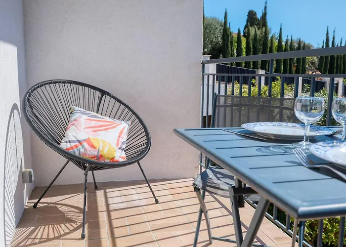 Renove Centre Lavandou Avec Terrasse - Fr-1-816-10 Апартаменты *