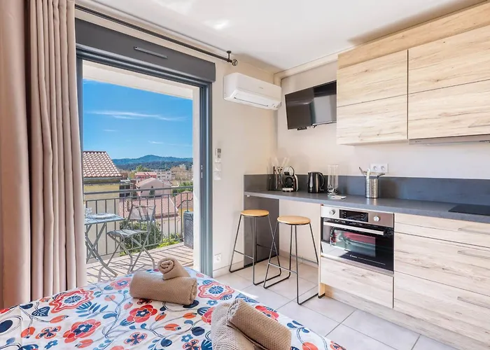 Апартаменты Renove Centre Lavandou Avec Terrasse - Fr-1-816-10 Ле-Лаванду